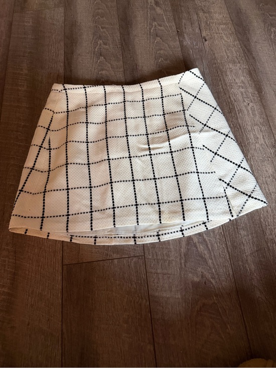 Cato Dresses & Skirts - Cato White Mini Skirt with Black Windowpane Grid